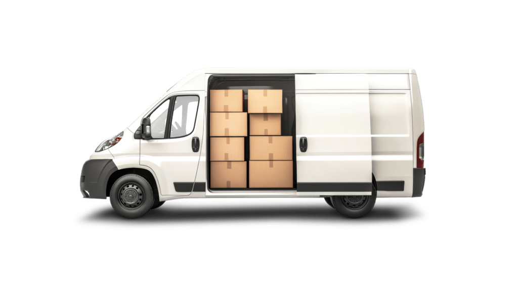 Vue latérale d’un fourgon de transport blanc avec la porte coulissante ouverte, chargé de cartons empilés pour une livraison de marchandises.







